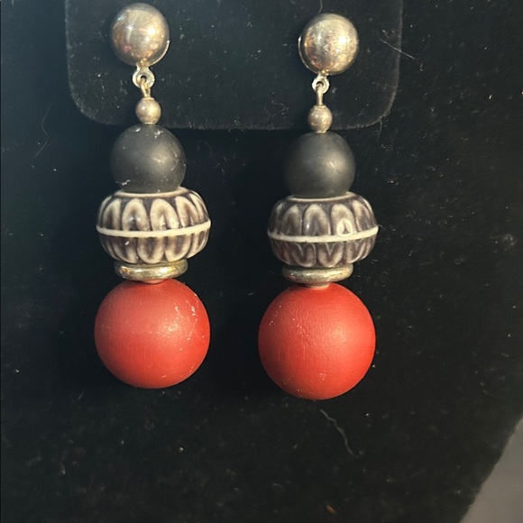 Elegant Red and Black Beaded Necklace Set! - Picture 15 of 16